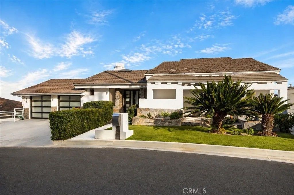 Photo of 5226 Medina Road, Woodland Hills, CA 91364 (MLS # SR26091410)