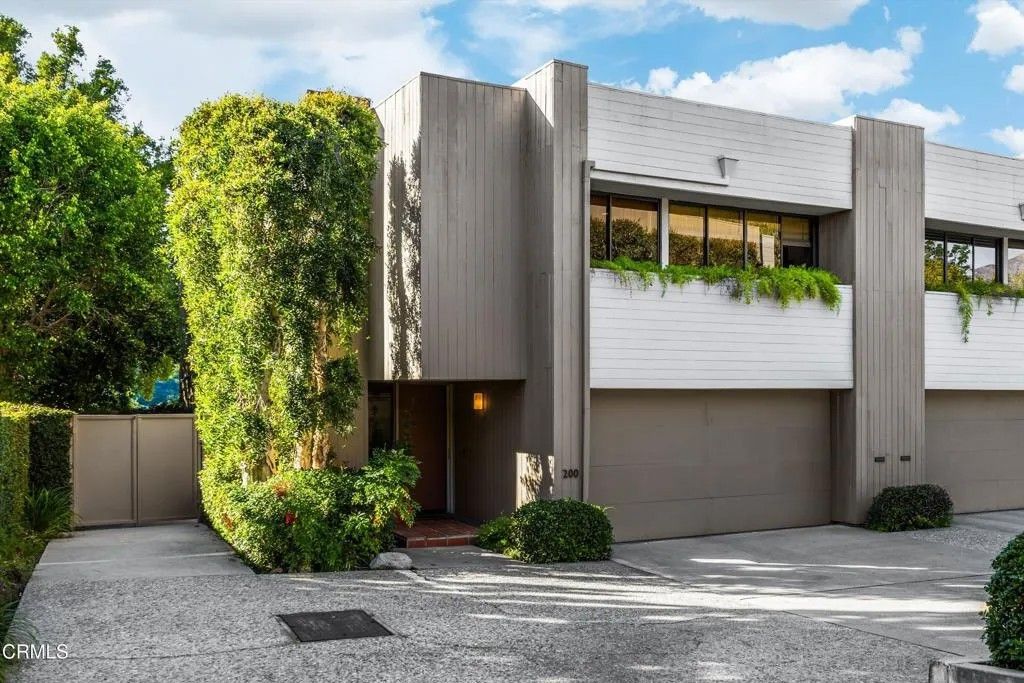 Photo of 200 Arroyo Terrace, Pasadena, CA 91103 (MLS # P1-25534)