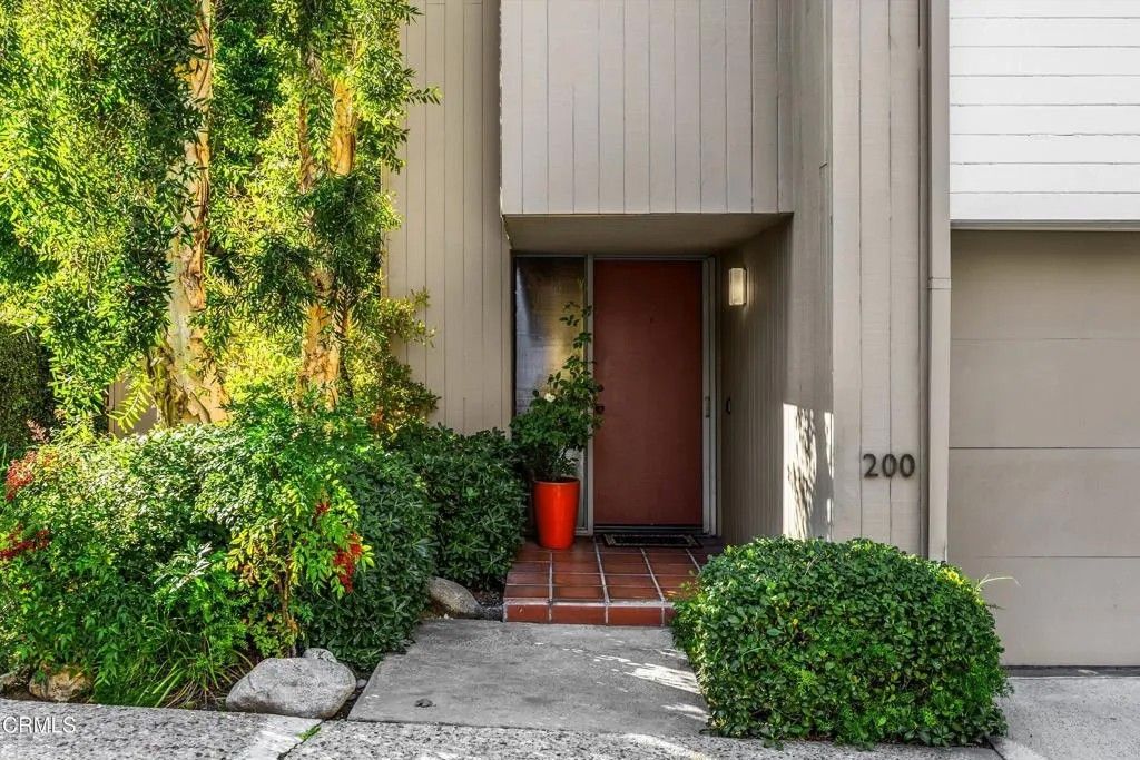 Photo of 200 Arroyo Terrace, Pasadena, CA 91103 (MLS # P1-25534)