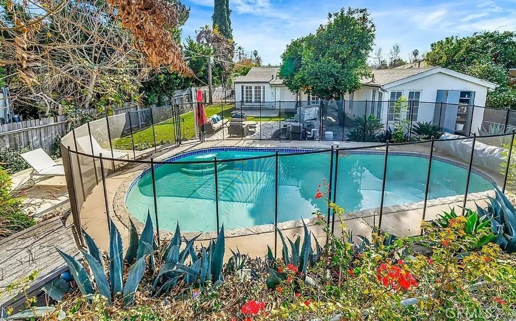 Photo of 14143 Hatteras Street, Sherman Oaks, CA 91401 (MLS # OC26005893)