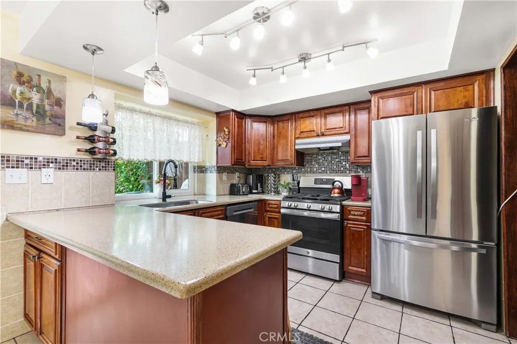 14344 Foothill 501