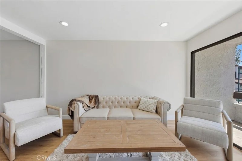 6275 Canoga 68