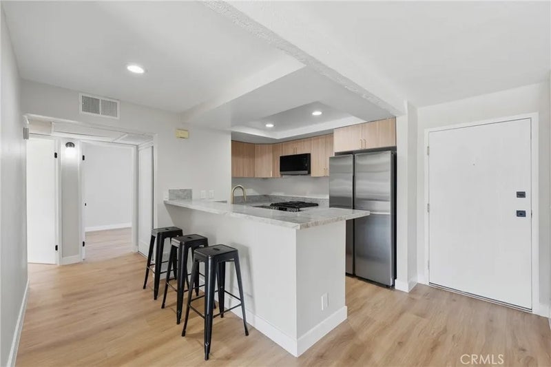 6275 Canoga 68