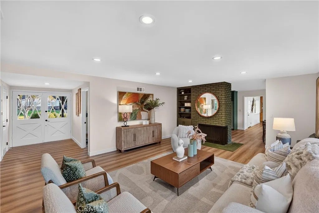 3412 N San Joaquin