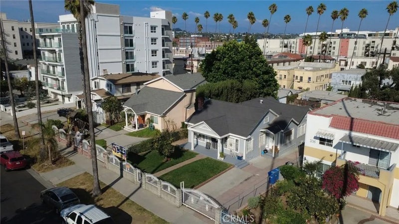 210 N Berendo Street