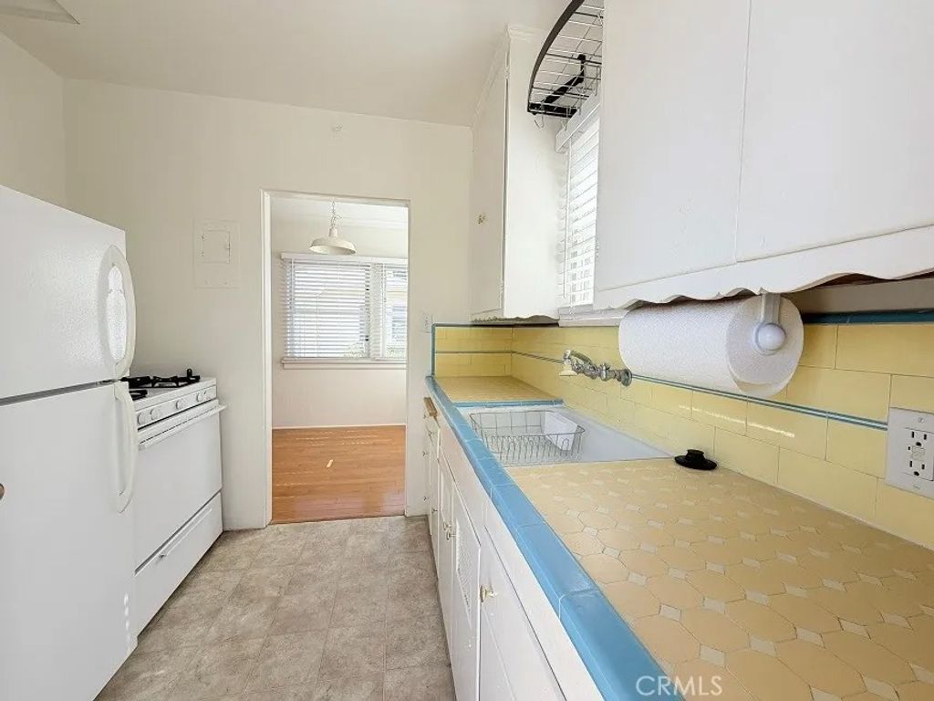 Photo of 141 N Kenwood Street #B, Burbank, CA 91505 (MLS # BB26083898)