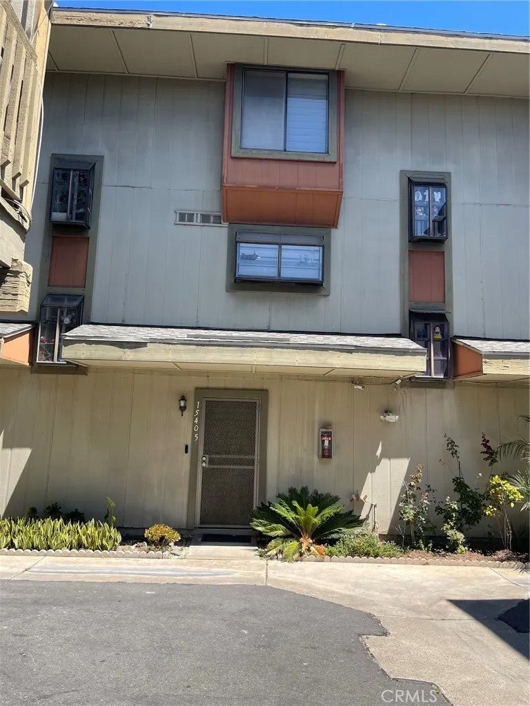 15405 Van Buren Street 6