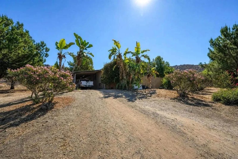 1698 Griffith Road