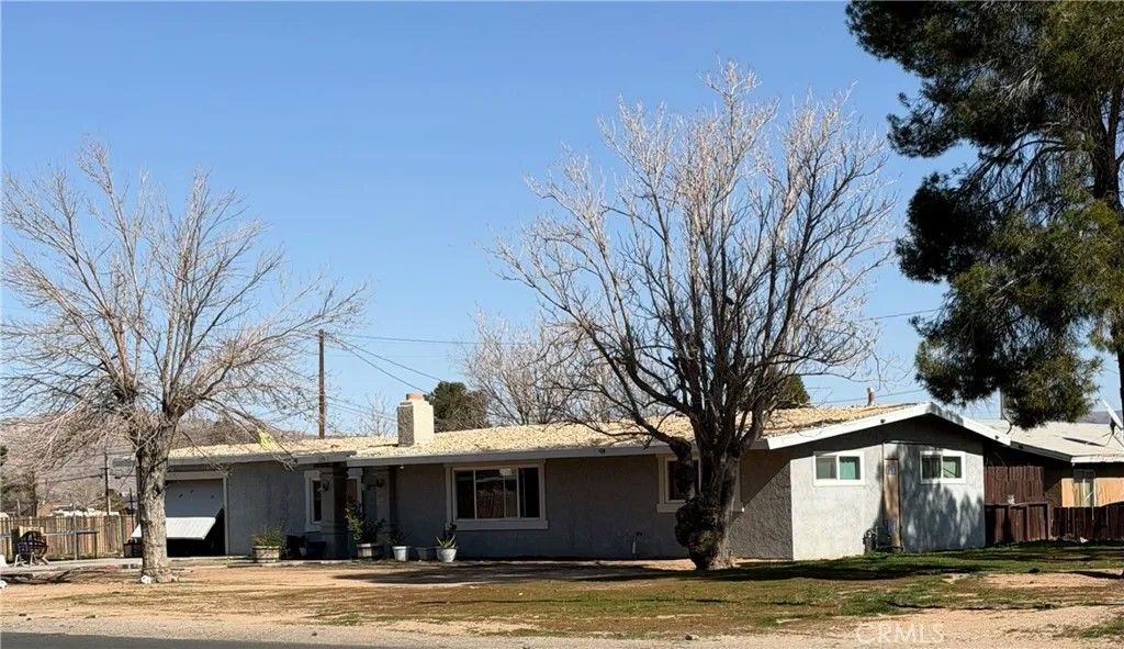 Photo of 13981 Pawnee Rd, Apple Valley, CA 92307 (MLS # CV26017537)