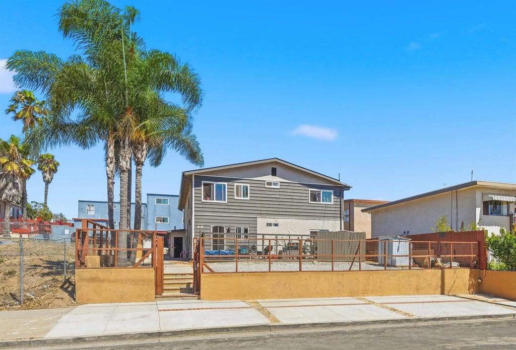 Photo of 810 Acacia Ave, Oceanside, CA 92058 (MLS # 260021470)
