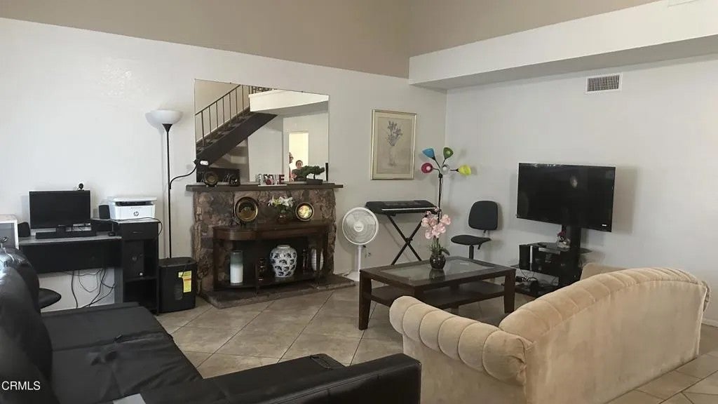Photo of 120 Clark Court, Oxnard, CA 93033 (MLS # V1-39070)