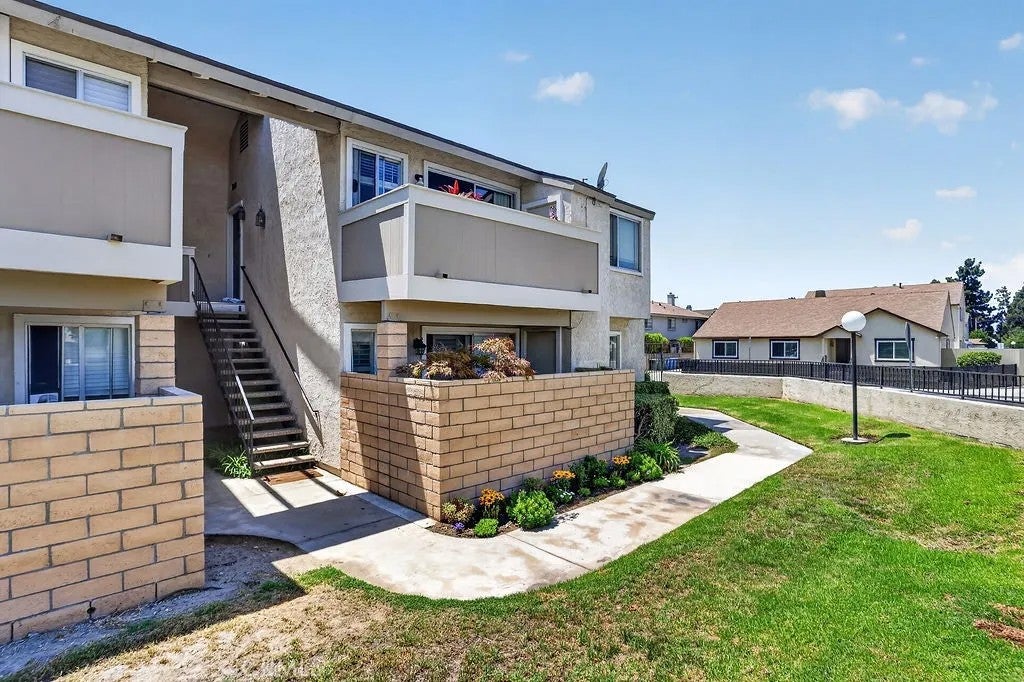 8512 Belmont 31