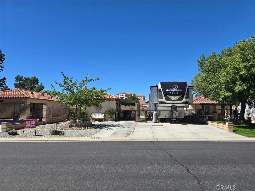 Photo of 11570 Wedgewood Dr, Apple Valley, CA 92308 (MLS # IV26173458)