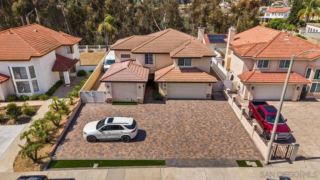Photo of 971 E J Street, Chula Vista, CA 91910 (MLS # 260016188)