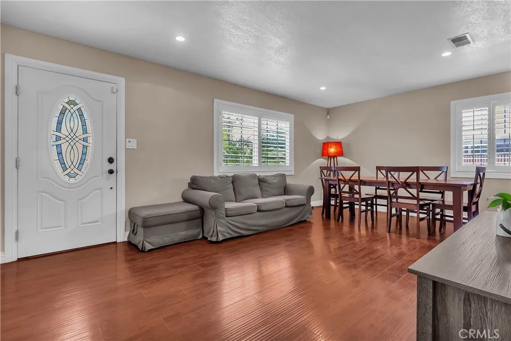5944 Pennswood