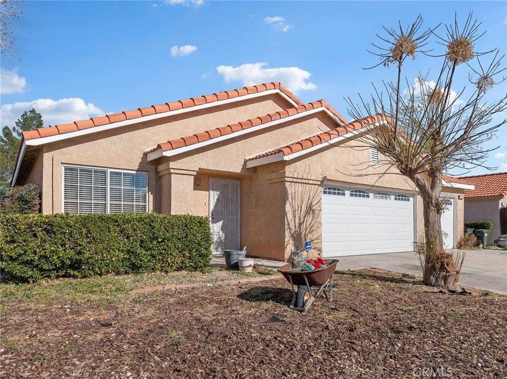 Photo of 11068 Tamarisk Rd, Adelanto, CA 92301 (MLS # HD26007894)