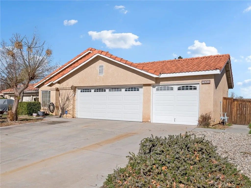 Photo of 11068 Tamarisk Rd, Adelanto, CA 92301 (MLS # HD26007894)