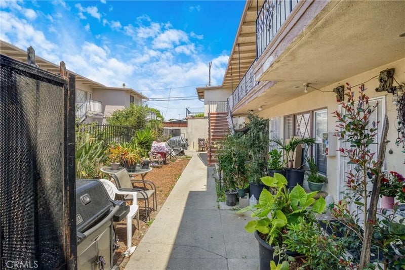 1625 Lomita