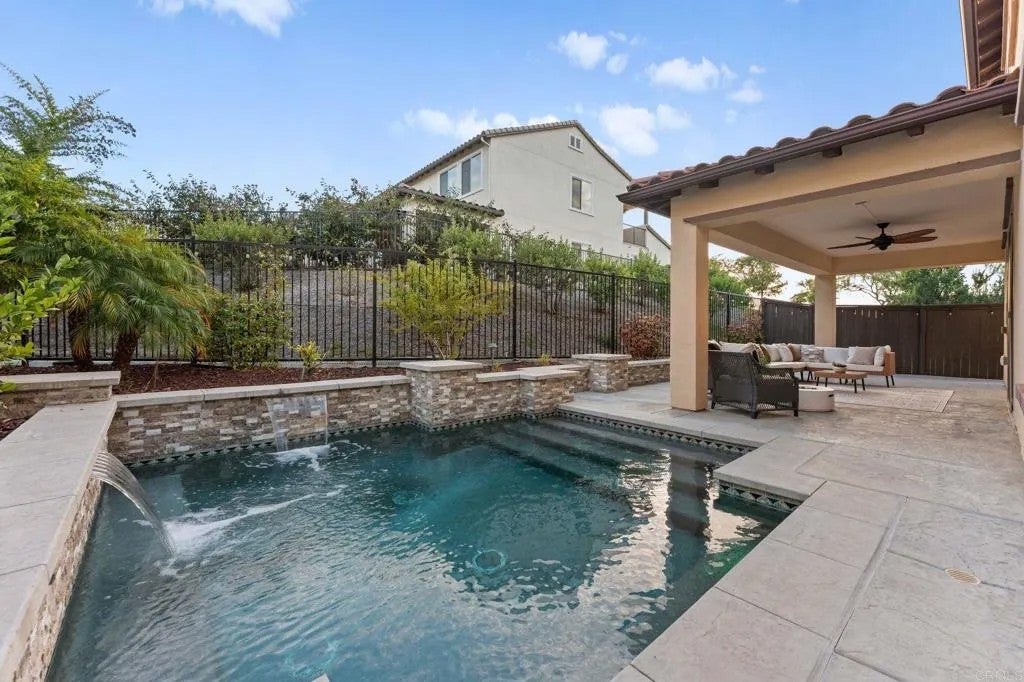 261 Flores Lane