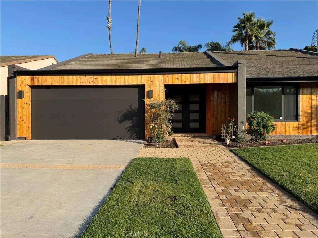 Photo of 15999 Via De Las Palmas, Rancho Santa Fe, CA 92091 (MLS # IV25258019)