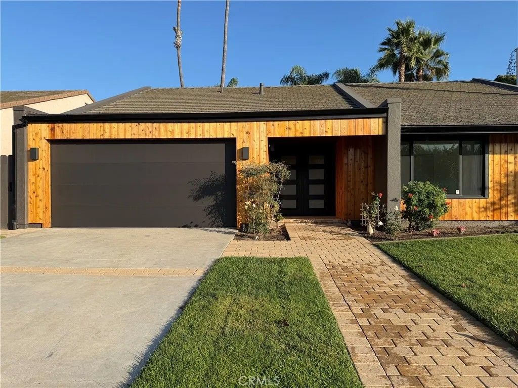 Photo of 15999 Via De Las Palmas, Rancho Santa Fe, CA 92091 (MLS # IV25258019)