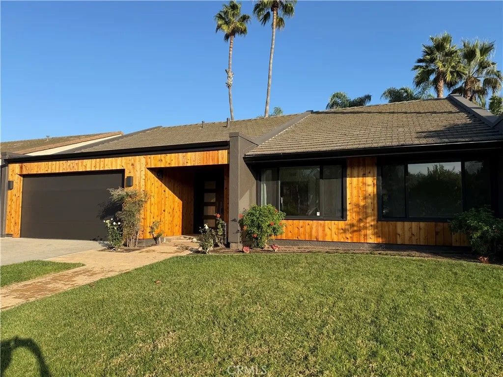 Photo of 15999 Via De Las Palmas, Rancho Santa Fe, CA 92091 (MLS # IV25258019)