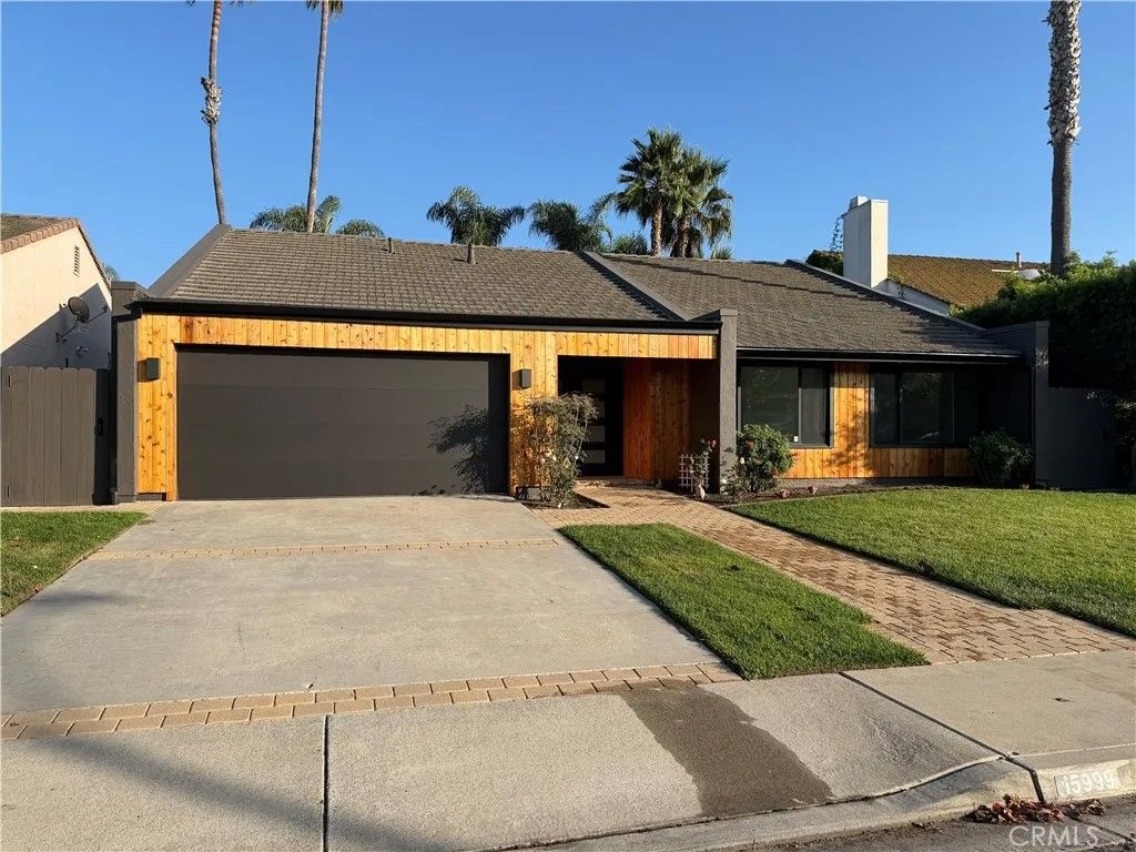 Photo of 15999 Via De Las Palmas, Rancho Santa Fe, CA 92091 (MLS # IV25258019)