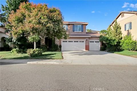 Photo of 41031 Crimson Pillar Ln, Lake Elsinore, CA 92532 (MLS # TR26040323)