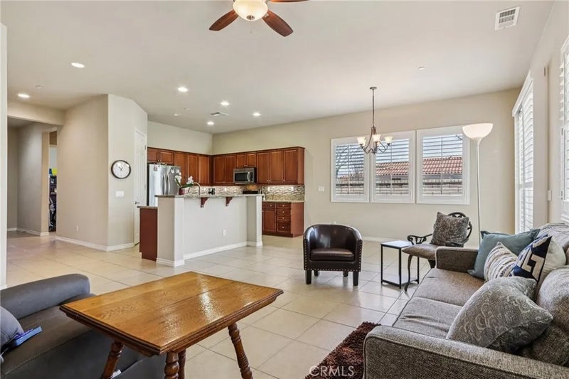 5405 Paseo Famosa