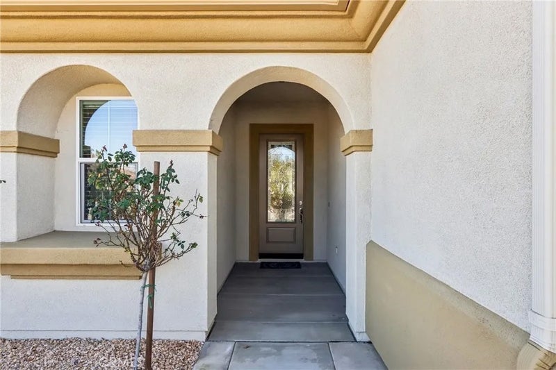 5405 Paseo Famosa