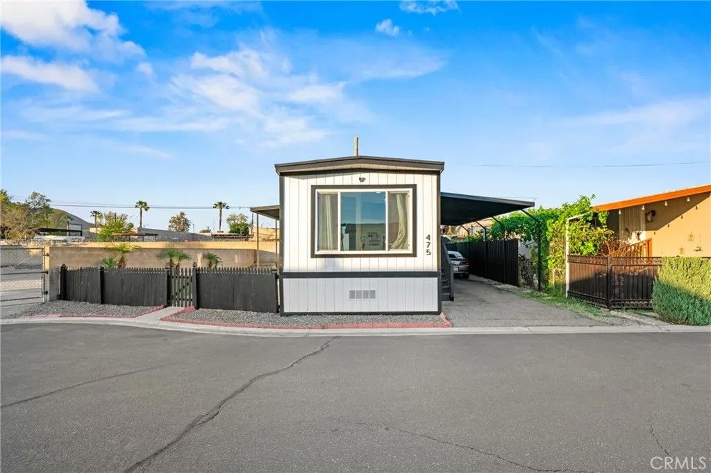 Photo of 3825 Crestmore Rd #475, Riverside, CA 92509 (MLS # CV26064207)