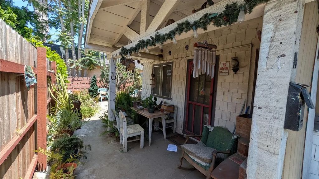 Photo of 100 Palmetto DR #14, Pasadena, CA 91105 (MLS # CV26113432)