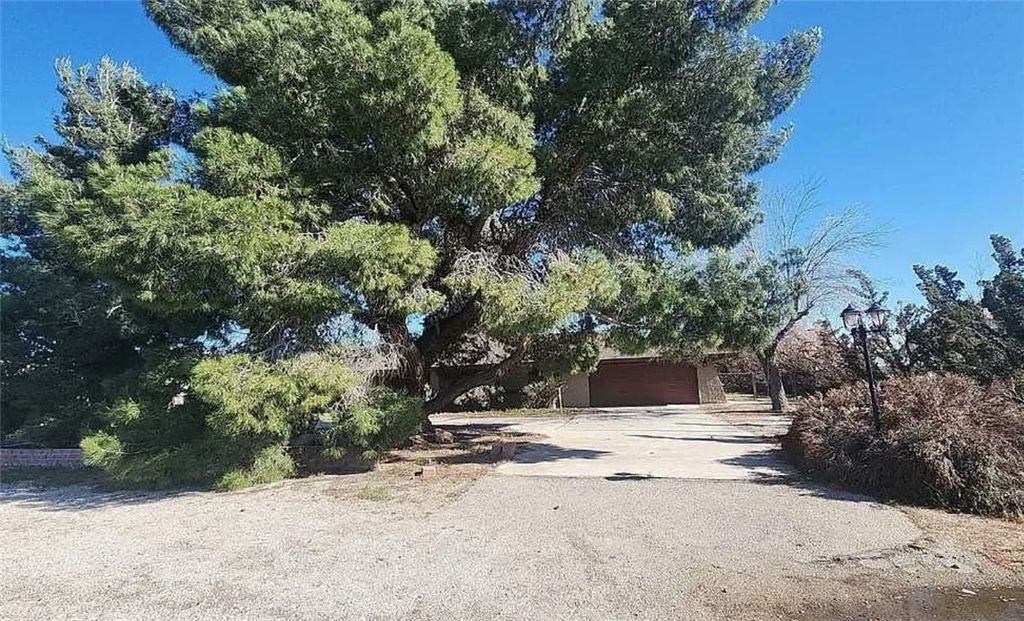 Photo of 21130 US Highway 18, Apple Valley, CA 92307 (MLS # CV26059546)