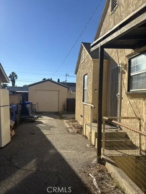 951 N 5TH Ave