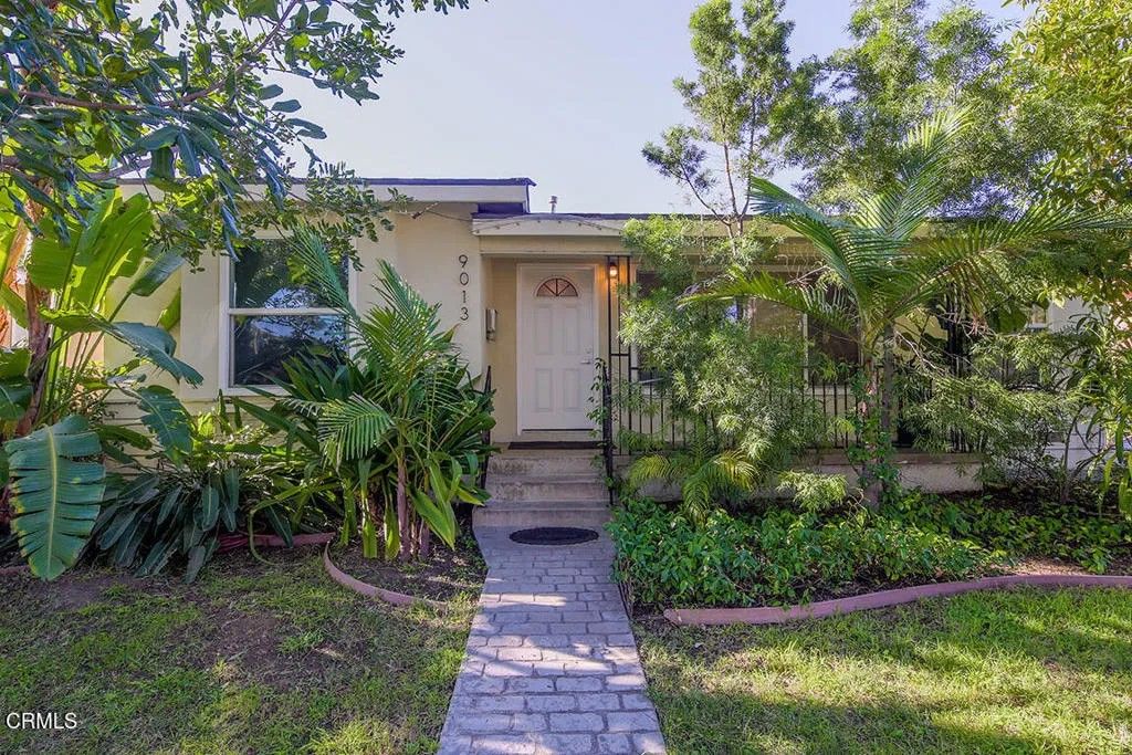 Photo of 9013 Hornby Avenue, Whittier, CA 90603 (MLS # P1-26901)