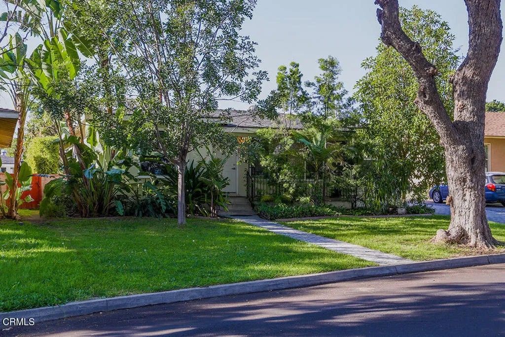 Photo of 9013 Hornby Avenue, Whittier, CA 90603 (MLS # P1-26901)
