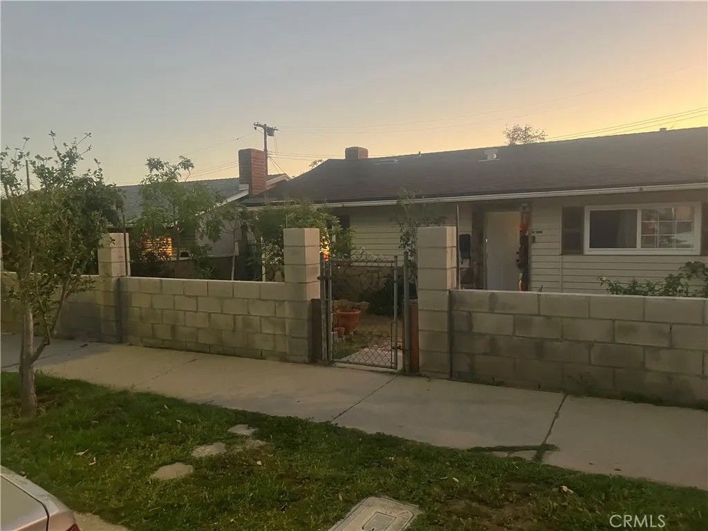 Photo of 13451 Eldridge Ave, Sylmar, CA 91342 (MLS # SR26047473)