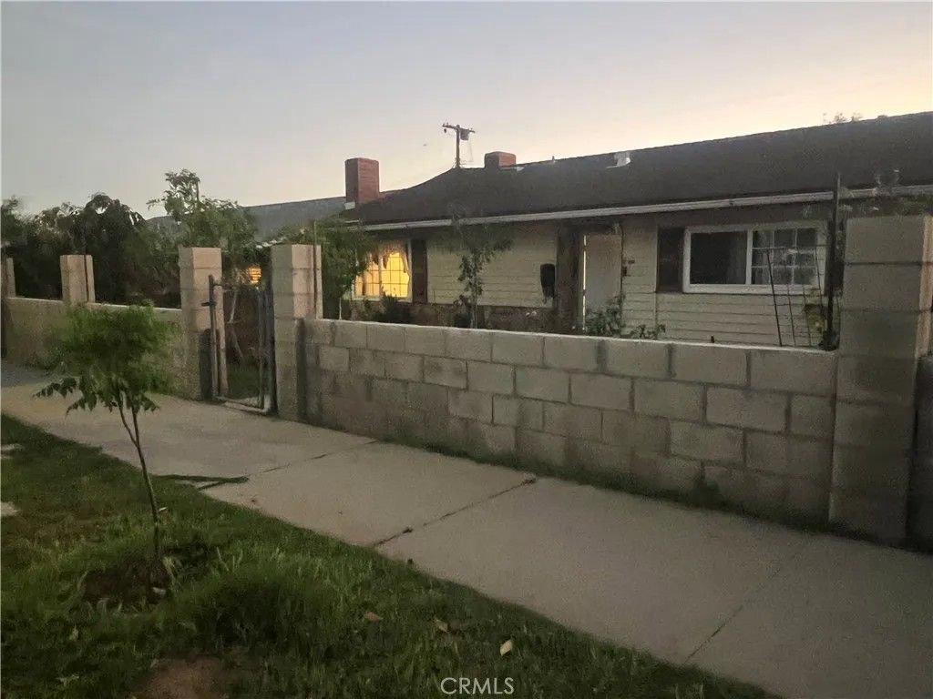 Photo of 13451 Eldridge Ave, Sylmar, CA 91342 (MLS # SR26047473)