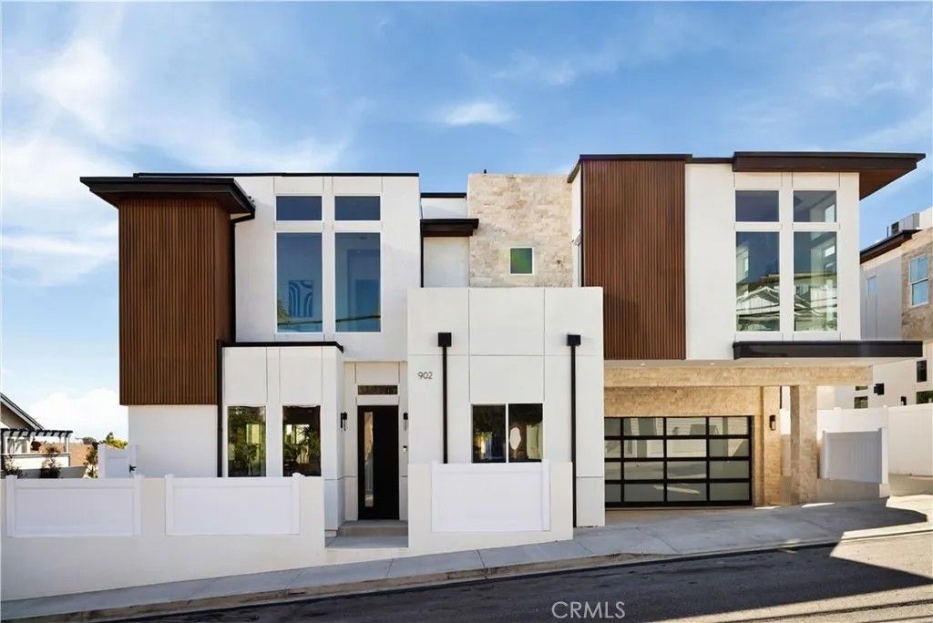 Photo of 902 Green, Redondo Beach, CA 90278 (MLS # SB26062806)