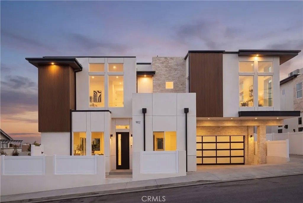 Photo of 902 Green, Redondo Beach, CA 90278 (MLS # SB26062806)