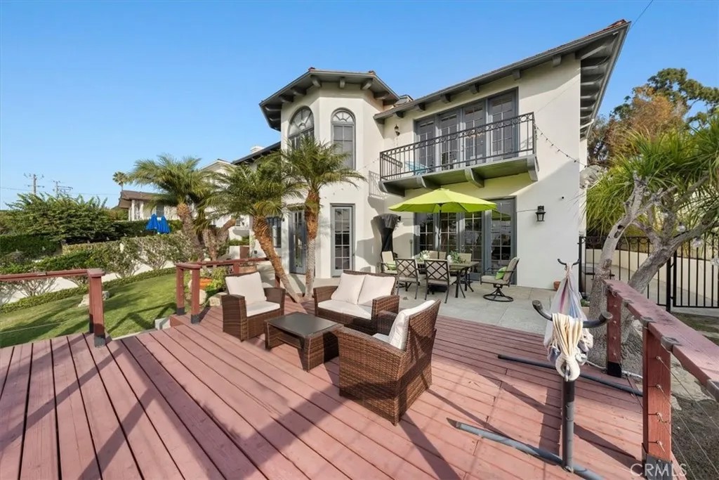 2121 Palos Verdes West