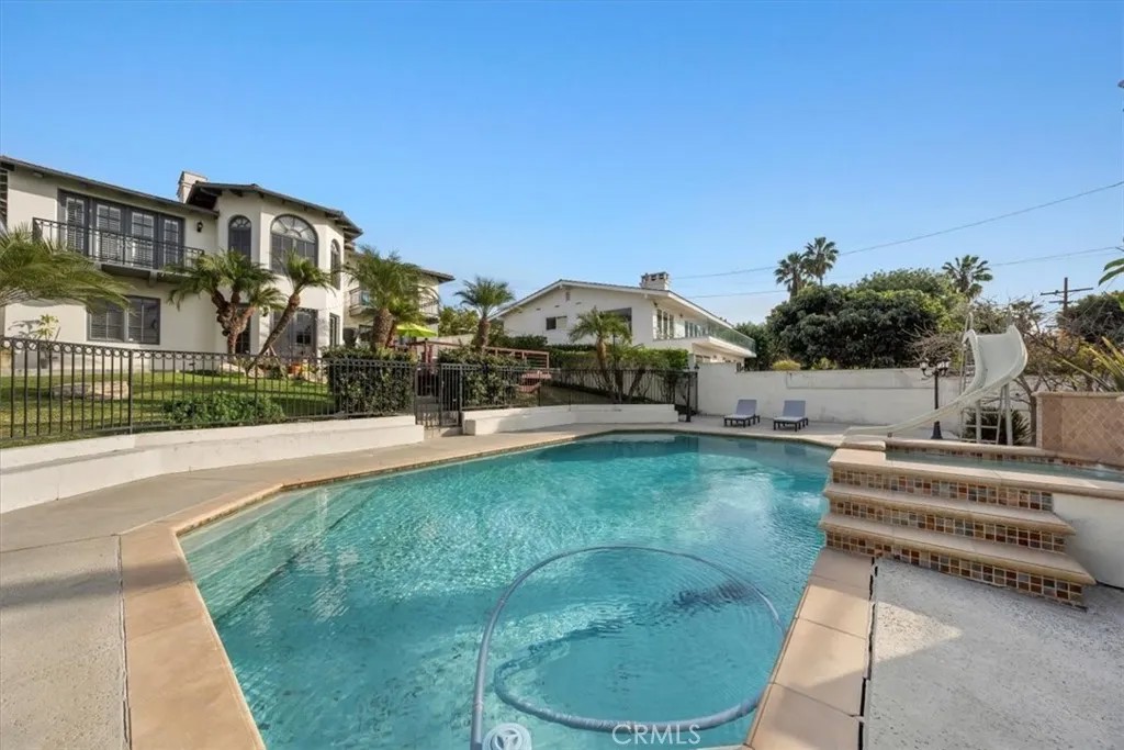 2121 Palos Verdes West