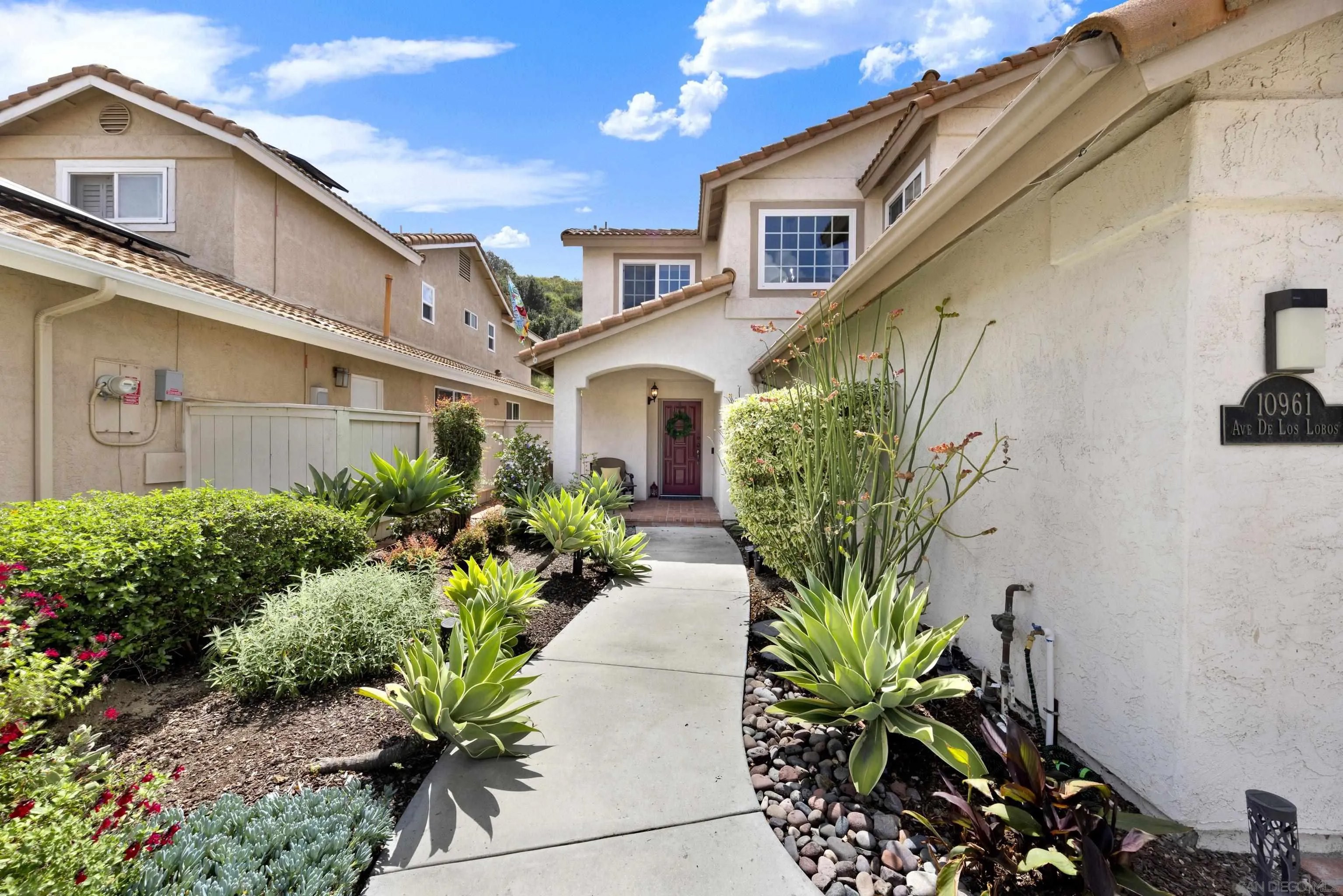 10961 Avenida De Los Lobos