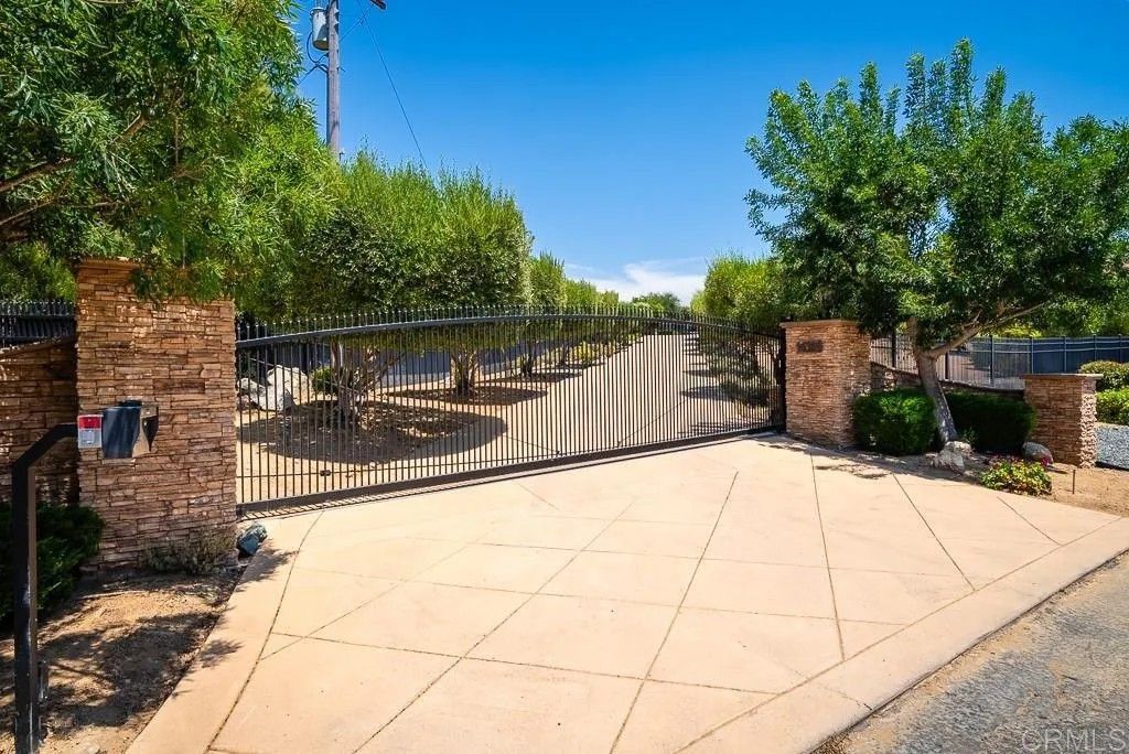 Photo of 14106 Summit Crest, Escondido, CA 92025 (MLS # NDP2603829)