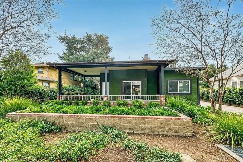 Photo of 537 Cypress Ave, Pasadena, CA 91103 (MLS # CV26029998)