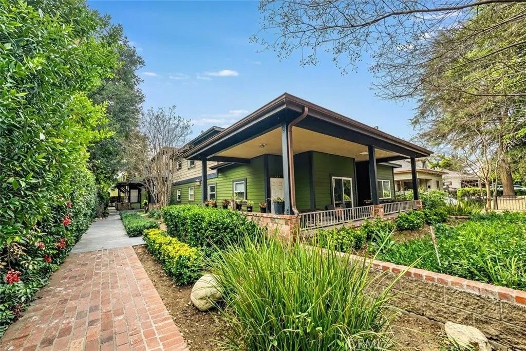 Photo of 537 Cypress Ave, Pasadena, CA 91103 (MLS # CV26029998)