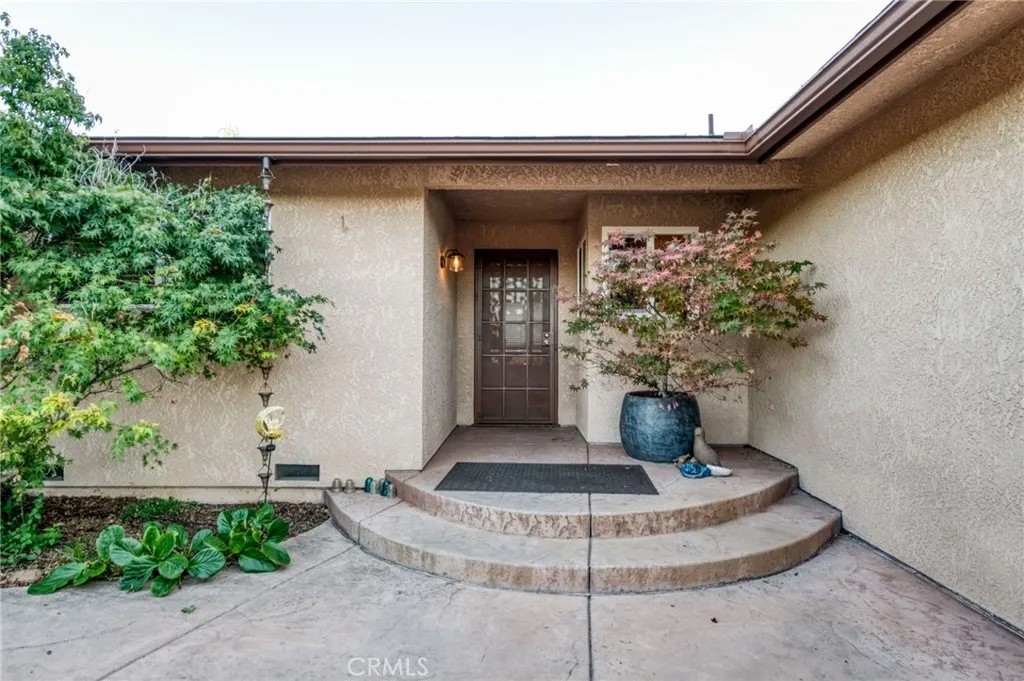 2515 E Los Altos