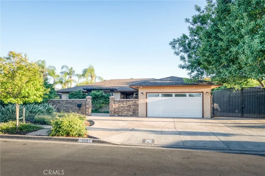 2515 E Los Altos
