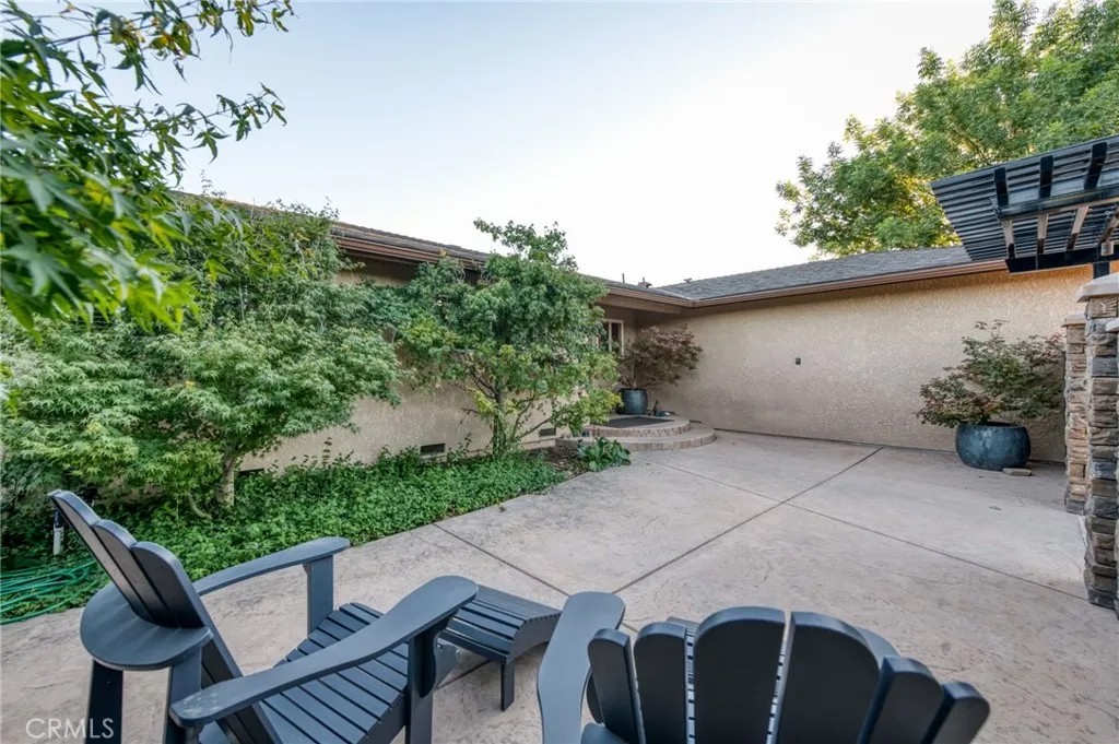 2515 E Los Altos