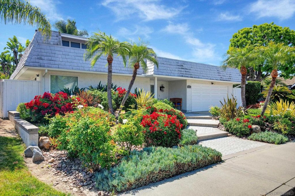 Photo of 15969 Via De Las Palmas, Rancho Santa Fe, CA 92091 (MLS # 260011777)